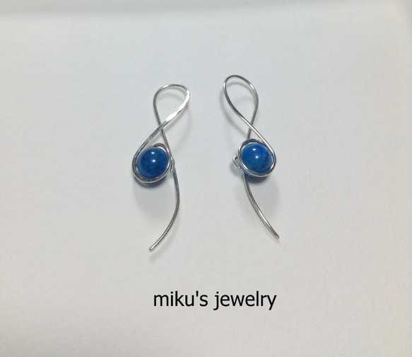 シルバー925 lyric blue apatite earrings 2枚目の画像