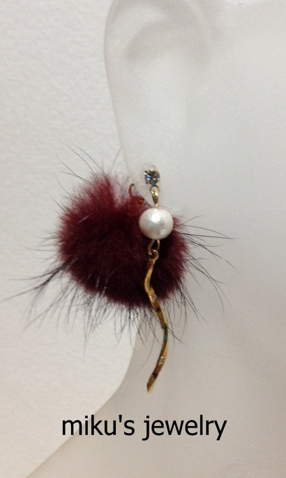 wave stick mink fur earrings 1枚目の画像