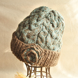 ♛お花ブローチのアラン編みニット帽♛　 2枚目の画像