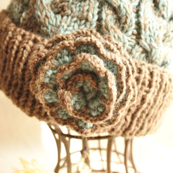 ♛お花ブローチのアラン編みニット帽♛　 4枚目の画像
