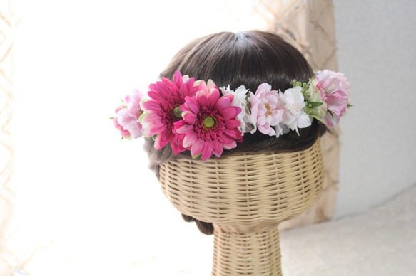 ピンクガーベラ　優しい色合いの可愛い花冠 3枚目の画像