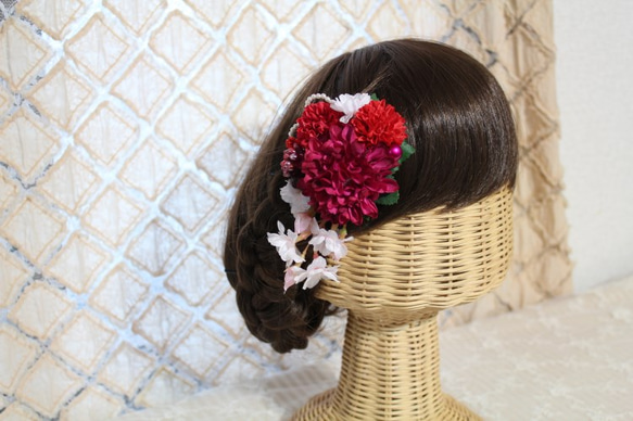 桜とピンポンマムの髪飾り 1枚目の画像