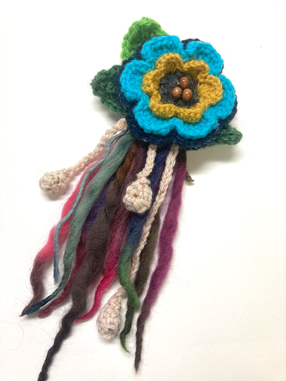 エスニックなお花のコサージュ&髪飾り 1枚目の画像