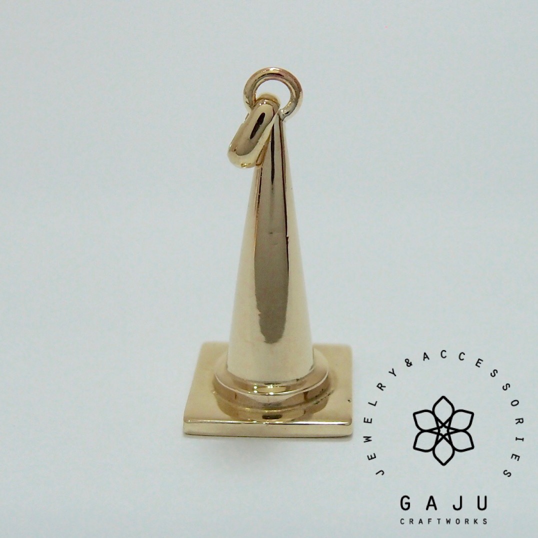 三角コーン ペンダント