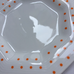 ♢期間限定ワンコイン♢ 8角形のお皿【オレンジドット】 2枚目の画像