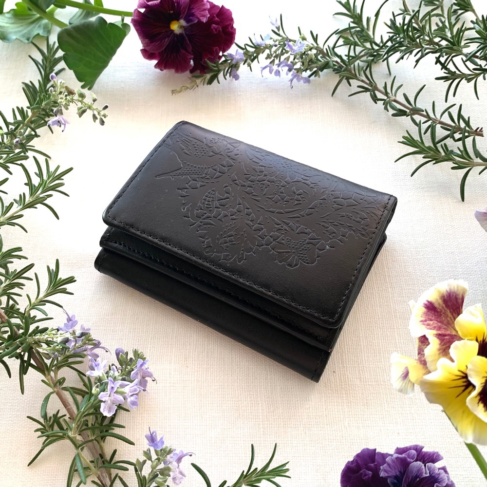 コンパクトウォレット (牛革ミニ財布) 「レースの庭」よりビオラの咲く ~petit jardin~  ノアール