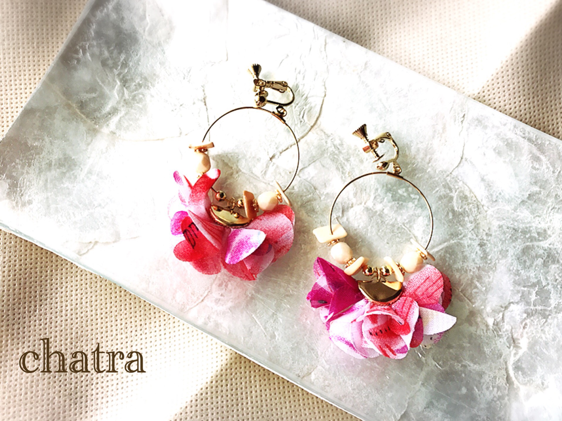 Aprosio&co のサーモンピンクボールイヤリング Aprosio&co のサーモンピンクボールイヤリング Aprosio&co の