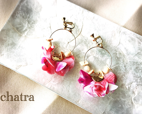 おイモちゃま専用♡animalピアス イヤリング お花を掴むうさぎ 刺繍ピアス/イヤリング ピアス（その他