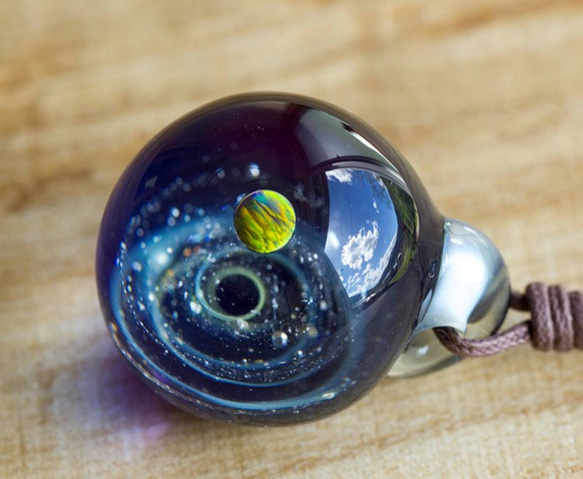 硝子仕掛けの宇宙　ガラスとんぼ玉チョーカー 3枚目の画像