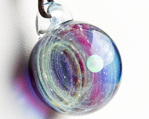 【玉響glass】エイリアンエッグペンダント ポリシリケイトガラス 一品物 硝子仕掛けの宇宙 ガラスとんぼ玉ペンダント ネックレス・ペンダント