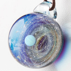 硝子仕掛けの宇宙　ガラスとんぼ玉ペンダント g-1 1枚目の画像