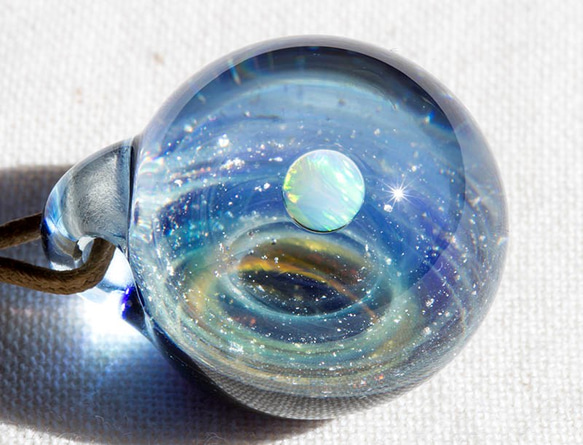 硝子仕掛けの宇宙　ガラスとんぼ玉ペンダント g-10 1枚目の画像