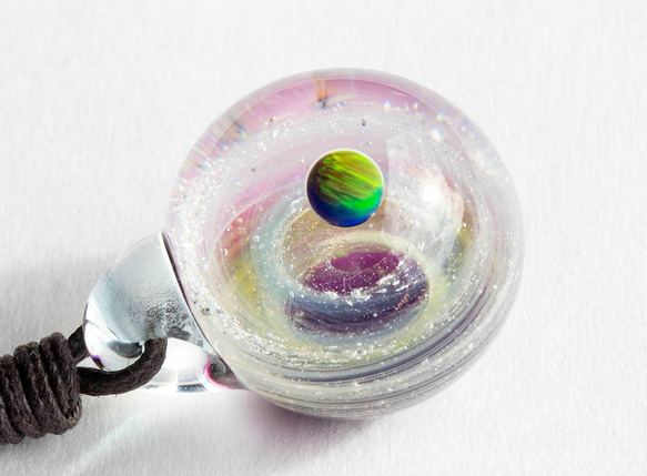 硝子仕掛けの宇宙　ガラスとんぼ玉ペンダント g-7 2枚目の画像