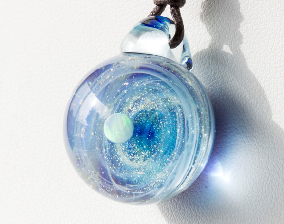 硝子仕掛けの宇宙　ガラスとんぼ玉ペンダント g-13 1枚目の画像