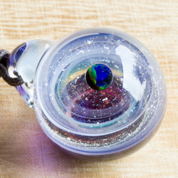 硝子仕掛けの宇宙　ガラスとんぼ玉ペンダント g-7 2枚目の画像