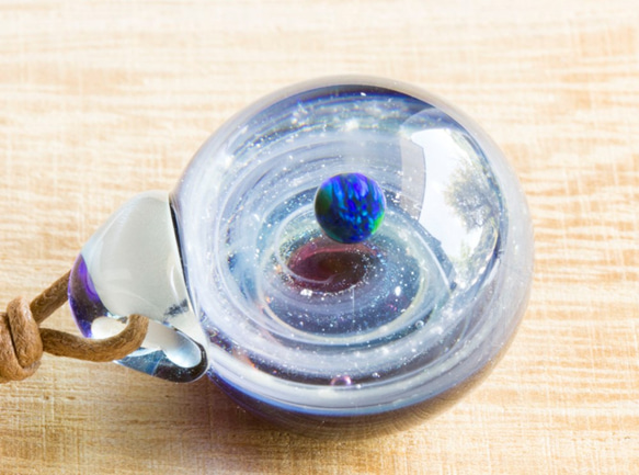 硝子仕掛けの宇宙　ガラスとんぼ玉ペンダント g-33 3枚目の画像