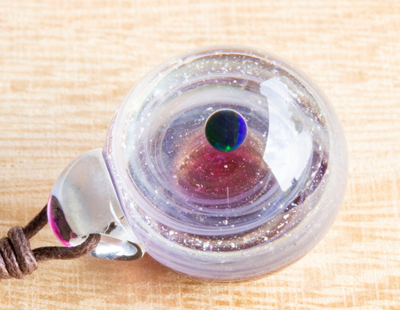 硝子仕掛けの宇宙　ガラスとんぼ玉ペンダント g-49 2枚目の画像