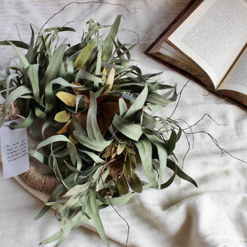 エリンジウムと紫陽花のブルーリース　ユーカリ　リューカデンドロン エリンジウムと紫陽花のブルーリース　ユーカリ　リューカデンドロン