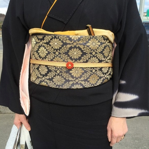 レトロ赤珊瑚帯留めプレゼントに。 帯留め】赤珊瑚 アンティークレトロなお花 ／着物好きの方へ 母