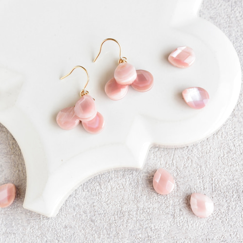 14kgfピアス】桜の花びら ピンクシェル ピアス（フック