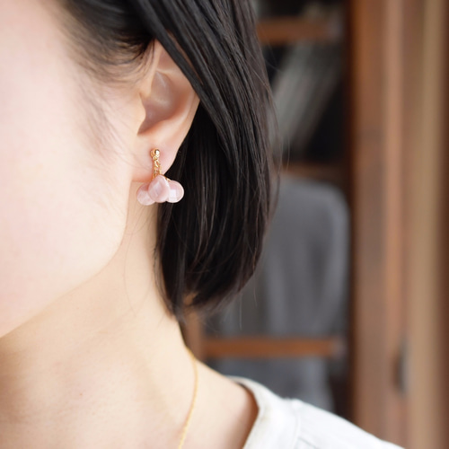 14kgfピアス】桜の花びら ピンクシェル ピアス（フック