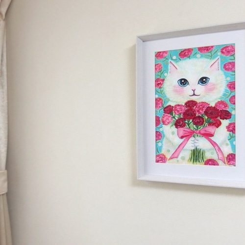 原画 「カーネーションの花束を持った白い猫 2」（額付 / 木目ホワイト 