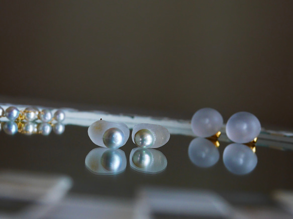 パール　ピアス　アコヤ　本真珠　バロック　すりガラス風　曇り　カジュアル　　金属アレルギー対応　カジュアル 3枚目の画像