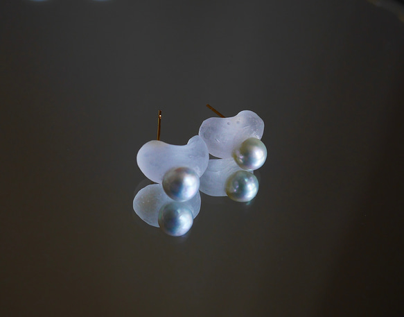 パール　ピアス　アコヤ　本真珠　バロック　すりガラス風　曇り　カジュアル　　金属アレルギー対応　カジュアル 4枚目の画像