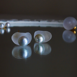パール　ピアス　アコヤ　本真珠　バロック　すりガラス風　曇り　カジュアル　　金属アレルギー対応　カジュアル 2枚目の画像