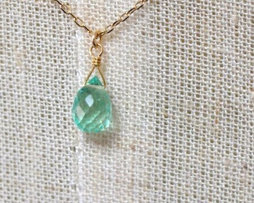 再入荷】K10 コロンビア産エメラルド ドロップカット一粒ネックレス