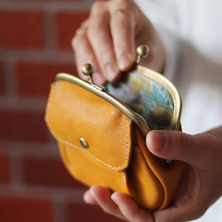 外ポケットが便利な❤️革の親子がまぐち財布　イエロー 2枚目の画像