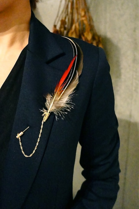 red x black feather　hatpin【受注生産】 5枚目の画像