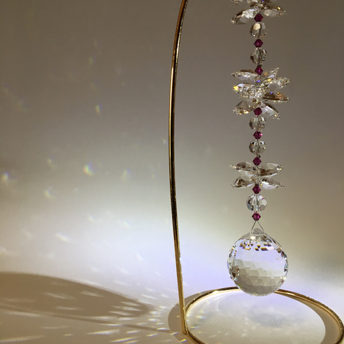 愛と感謝】マゼンタとクリスタルカラーのサンキャッチャー＜スタンド