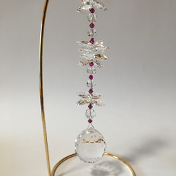 【愛と感謝】マゼンタとクリスタルカラーのサンキャッチャー＜スタンド付き＞ 2枚目の画像