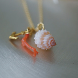 【Creema限定】[ネックレス]巻貝と珊瑚のネックレス（トゲトゲ） 1枚目の画像