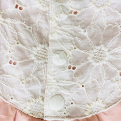 【再販！】マーガレット刺繍のラウンドヨークが可愛いパフスリーブブラウス 4枚目の画像