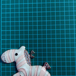 しまうま　デコパーツ　 ピンク　アニマル　メタル素材　DIY　Xパーツ　クリスタル　可愛い 2枚目の画像