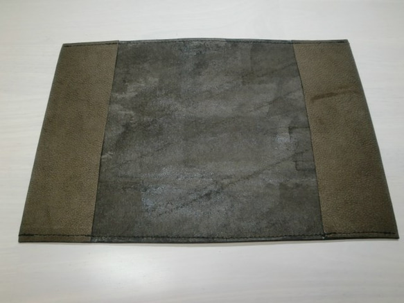 ダークブラウン・ドライシュリンク・ゴートスキン・一枚革のブックカバー0130 4枚目の画像