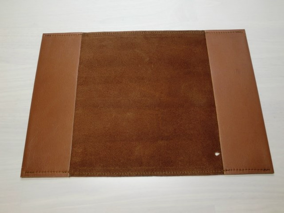 文庫本サイズ・牛革・ソフトレザー・一枚革のブックカバー0216 4枚目の画像