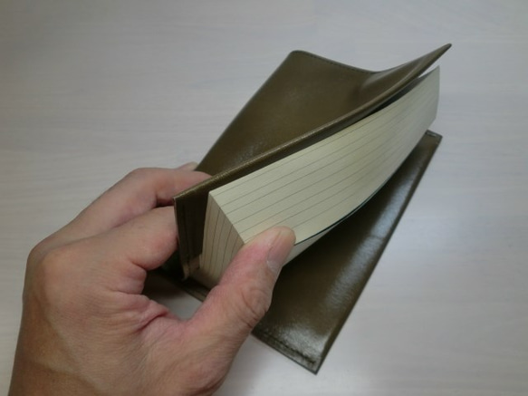 ゴートスキン・文庫本サイズ・「HANABIRA」シリーズ・一枚革のブックカバー0222 5枚目の画像