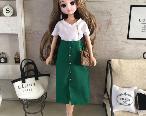リカちゃん　洋服　スリット❤︎デザイン　マキシワンピース　ハンドメイド　Green リカちゃん服 ドール服 グリーンミモレ丈スカート リアルクローズ
