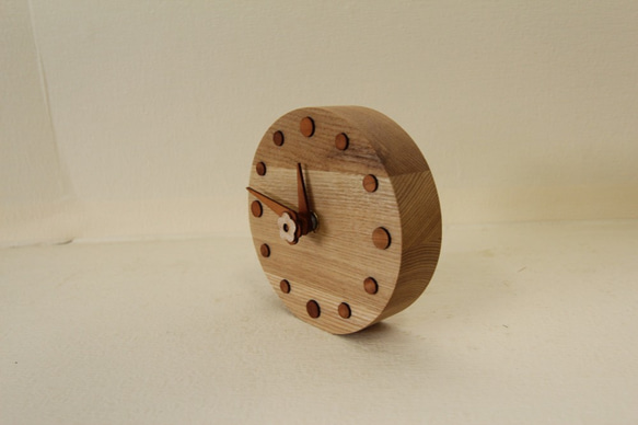 木の時計＜たも集成材＞・置き時計tac-179　木製時計 2枚目の画像