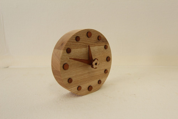 木の時計＜たも集成材＞・置き時計tac-179　木製時計 3枚目の画像