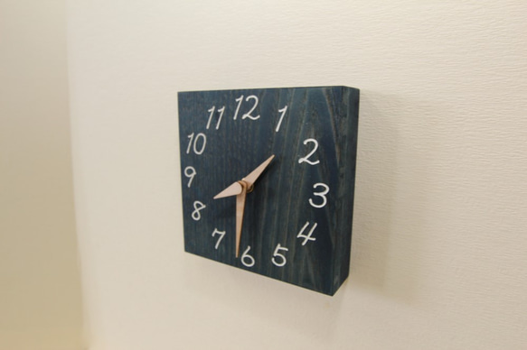 【藍染め】木の時計＜たも＞掛け時計・置き時計aic-104 2枚目の画像