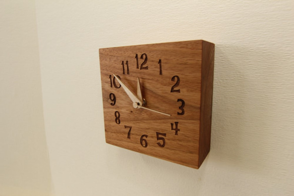 木の時計＜くるみ＞・掛け時計・置き時計krc-127　木製時計 2枚目の画像