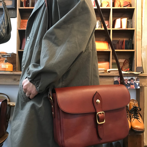 ☆本革を使用した手作りショルダーバッグB5サイズ ショルダーバッグ 