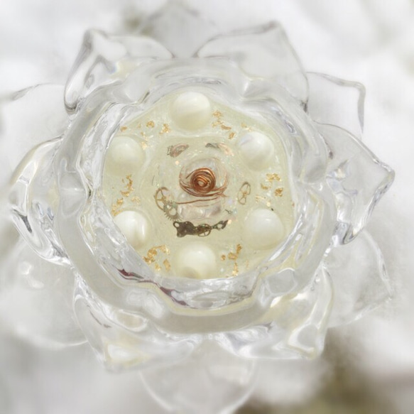 置き型オルゴナイト(蓮の花ホワイト) 2枚目の画像
