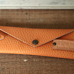 革で編み上げた大人のためのペンケース　シボ型押しクリームオレンジ　送料無料 1枚目の画像