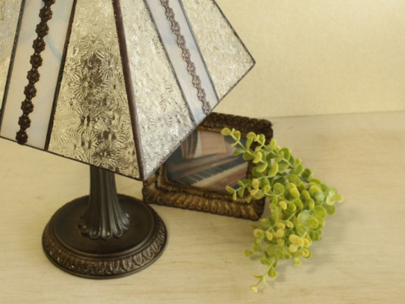 小菊ガラスのテーブルランプ 3枚目の画像