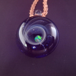 ボロシリケイトガラス  宇宙ペンダント 地球  4つ編み紐付き 2枚目の画像